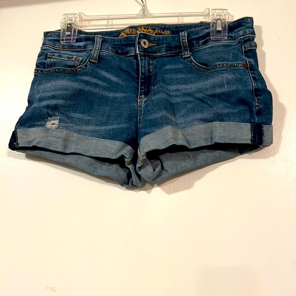 Arizona Jean Company distressed denim jean shorts for juniors. Sz 9 - Picture 1 of 7